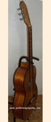guitarra de Paracho de cedro con pinabete modelo CGCE sin curva color natural